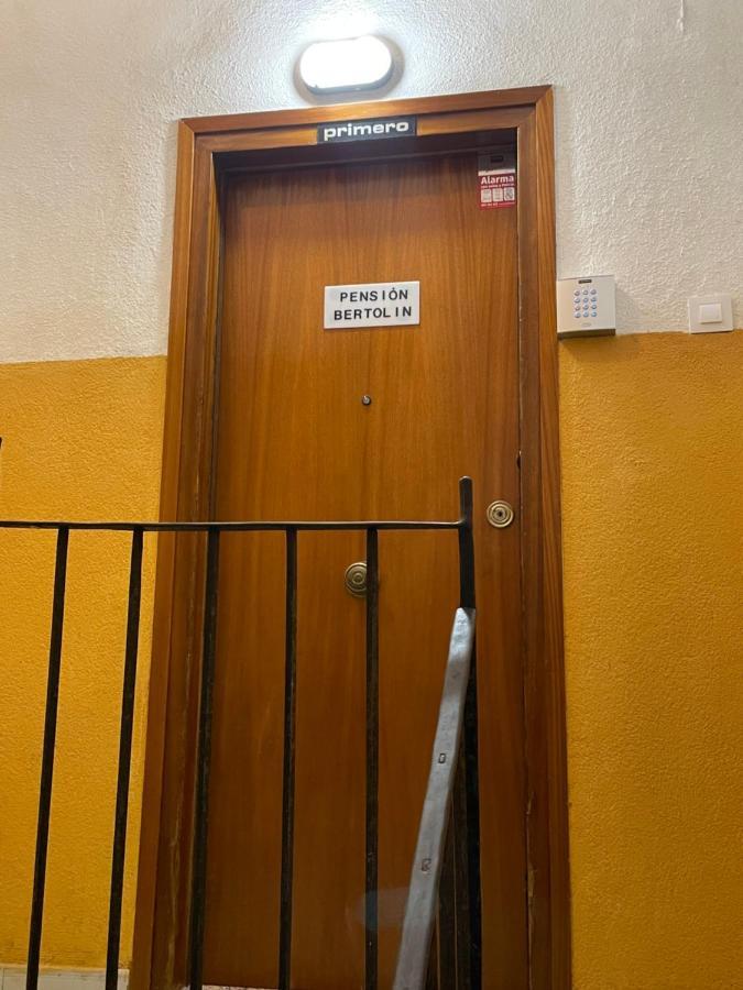 Pension Bertolin Βαρκελώνη Εξωτερικό φωτογραφία